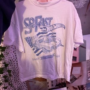 White t shirt size medium.